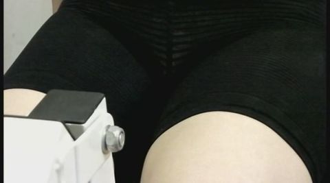 フィットネス中の奥さんの食い込みスパッツを凝視すれば貴方は変出者で出禁になるそうですｗ　03