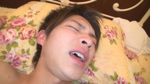 寝ているご主人様のベッドに潜り込むルイ！甘えまくるルイが可愛い過ぎ！