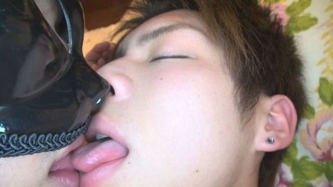 寝ているご主人様のベッドに潜り込むルイ！甘えまくるルイが可愛い過ぎ！