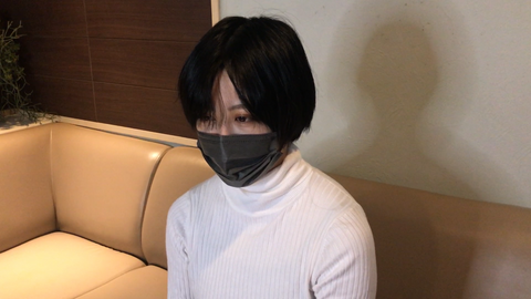 ボーイッシュ美女大**22歳。イラマ地獄に足をバタつかせながら悶える→ごっくん。