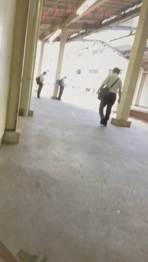 〈Ⓙ〇自撮り〉@3**@　駅のホームのベンチでいろんな人がいる中、遠隔ローターをパンツの中に仕込んでオナニーしました、、