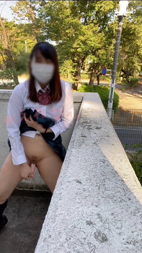 〈Ⓙ〇自撮り〉@3**@こ〇もとかの声が普通に聞こえる中、階段の踊り場で車とか自転車とか通る中、露出ディルドオナニーしちゃいました、、