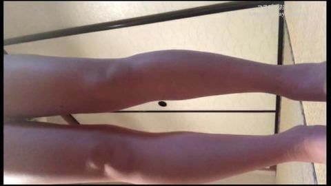 本棚前にカメラを仕掛けて撮った*のパンチラ動画②（下着）