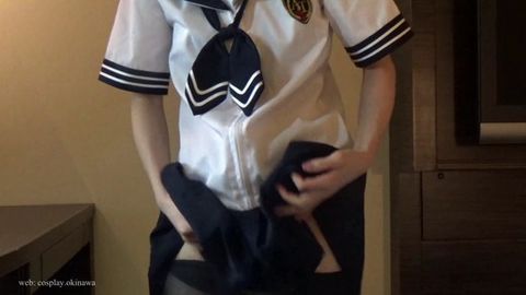 セーラー服で黒いパンストを履くところを横からと真下から（ナプキン付パンティ） [フルHD]