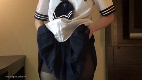 セーラー服で黒いパンストを履くところを横からと真下から（ナプキン付パンティ） [フルHD]