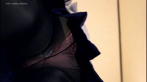 セーラー服で黒いパンストを履くところを横からと真下から（ナプキン付パンティ） [フルHD]