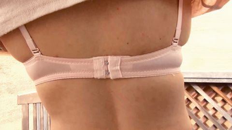 【個撮】隣のEカップお嬢さんの生ブラジャーと超勃起乳首オッパイ観察