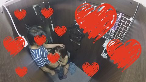 【素人動画】「コスプレモデルのバイトやりませんか？」と声を掛けのこのこついてきた小柄で地味なメガネっ*がスク水に着替えたらエロい身体をしていたので我慢出来ずにそのまま