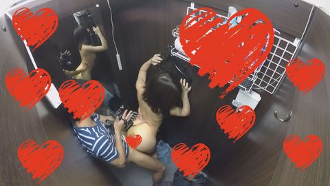 【素人動画】「コスプレモデルのバイトやりませんか？」と声を掛けのこのこついてきた小柄で地味なメガネっ*がスク水に着替えたらエロい身体をしていたので我慢出来ずにそのまま