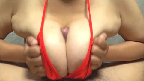 【爆乳ビキニ痴女パイズリ挟射】ノーカットで魅せる終わらないパイズリ挟射２発!!素人個人撮影008