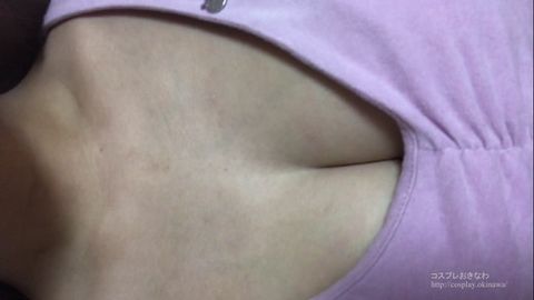 【自撮り】巨乳＆スレンダーOLの胸チラの破壊*がスゴすぎる！
