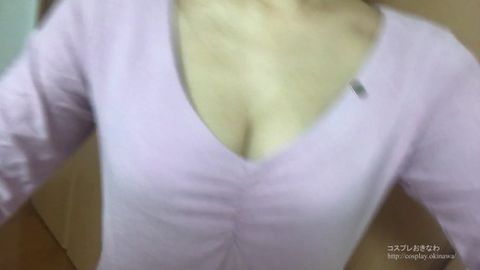 【自撮り】巨乳＆スレンダーOLの胸チラの破壊*がスゴすぎる！
