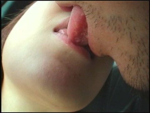 高速路肩の車内