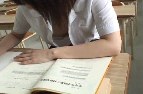 教育実習生が一生懸命撮らえた中○生のノーブラ胸モロ映像　８　SNS-503