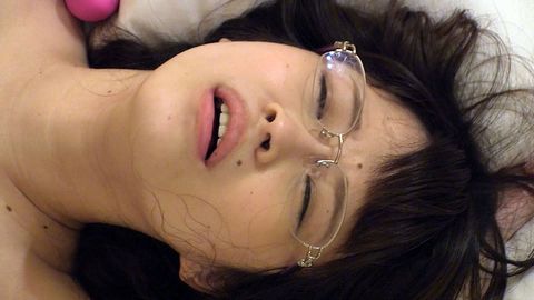 【衝撃】こんな女見たことない。イキ狂う地味メガネ女とセックス