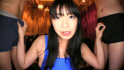 エロいブルーの、ハイレグ！！お*さんのWフェラ＆乳首舐め＆手コキが‥たまんないねっ！！