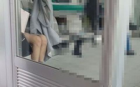 待合で、うっかり*　パンツ丸見え　ふたりセット