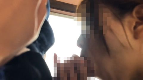 【個人撮影】共有する会社の同僚の奥さんに、旦那(同僚)も居る自宅のキッチンでフェラ処理してもらった！