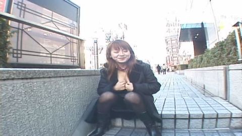 【野外露出】コートの下は真っ裸！街中で、地下街で！オッパイ、オマンコさらして歩くド変態ギャル！