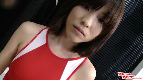 超美乳+競泳水着+ローション　ぬるぬる乳もみ　鈴木ありさ ( 27才 )
