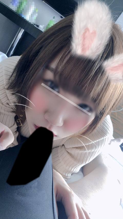 個撮）超プラチナ美**！「えっちなこと大好きだよ…♥」寝ころびノーハンドフェラで初見おっさんの肉棒を濃厚に舐ってヌイちゃう**顔界のエース級美女ココちゃん！