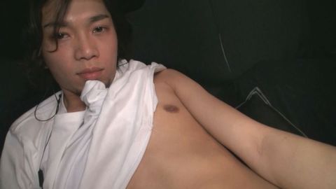 オシャレなヒゲメン大輔がカメラの前で大胆にもアナルオナニーを披露！
