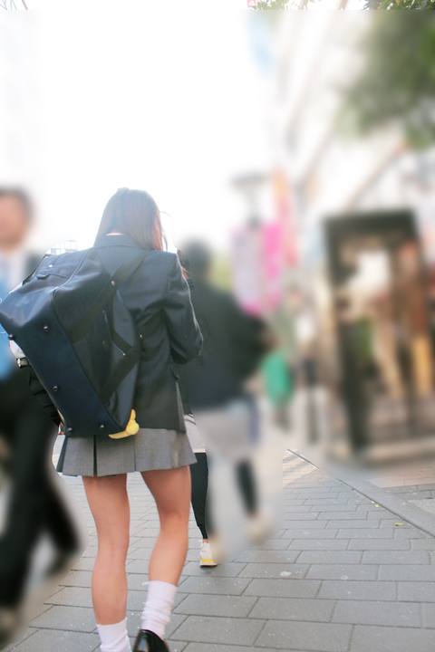 制服ハメ回し乱交♥おっさんたちにハントされたゆるゆるギャルが**えろいｗｗ【個撮】