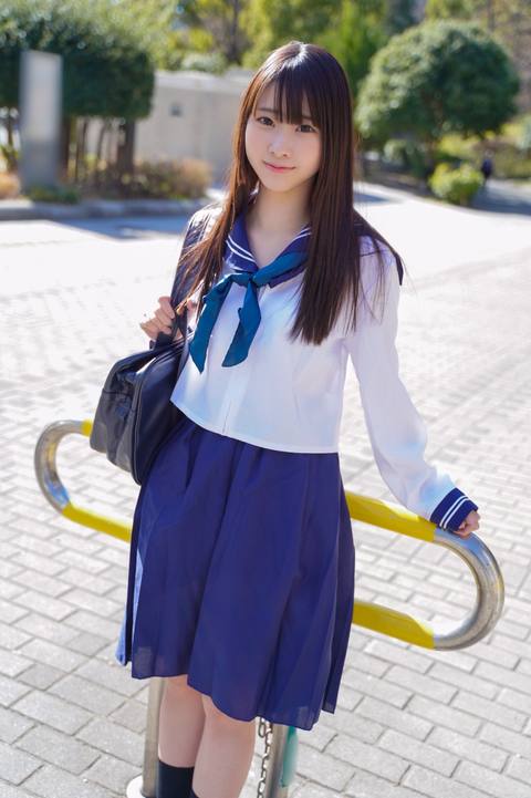 明るい笑顔と関西弁がめっちゃかわいいご陽気ガール！！キツキツなパイパンマンコに溢れる程大量精*注入！！