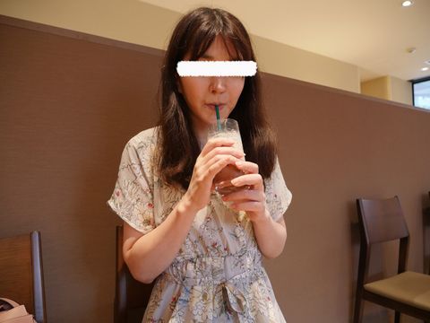 【無修正ｘ個人撮影】触ってもないのに大量に潮を垂れ流す、噴射する鯨妻が究極にエロかった！妻が寝取られているのを見たいご主人にスマホで実況報告【＃NTR】
