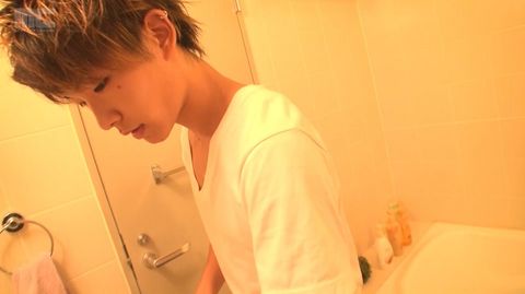 18歳大地がバスルームで初のアナルセックス！