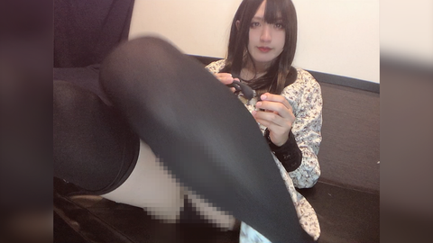 【個撮】ワンピースを着た女装が静かにオナニーをする動画