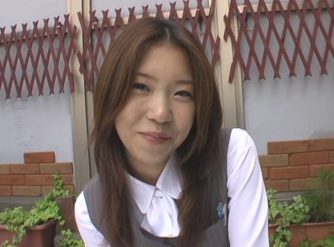 ネットの募集で来たホン物ガチ素人さん  どスケベＯＬ　はなこちゃん　「お尻叩いてぇ～、あぁ～すごいぃ～！」