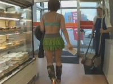 ネットの募集で来た本物素人*を色々な場所で露出羞恥させ、そのまま野外でＳＥＸしちゃいました！！