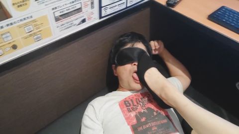 清純**大生とネットカフェでキスしたりフェ〇してもらったりキスしたり思う存分イチャイチャ足フェチプレイVOL2