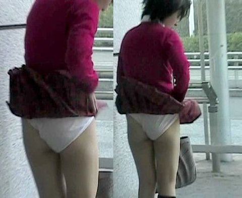 その白綿パンツ、駅の中で見せてこい。手でかくすなよ。