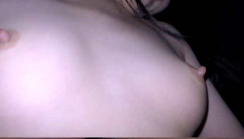 ライブチャットさしたら大勢の前じゃ脱げないと泣いたので代わりにハメ撮。チャットでしか見れない予定だった美オメコを世界中に晒す