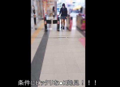 【臨場感***＃9・正統派制服●KをVCHYと二人で囲み】純粋無垢の美●女！中身は巨乳で真っ赤なパンティにパイパンだった！