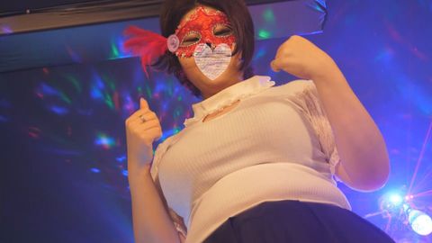 【素人・撮影会】恥じらう爆乳GAL！羞恥ダンスで汗かくわ～♪