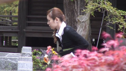 未亡人エレジー　墓場ですすり泣く未亡人を慰めセックスVol.3
