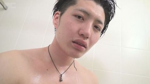 カメラの存在を忘れて、徐々に手の動きが早くなっていく可愛い系の司！