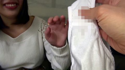 【下着買い取り現場動画】25歳超プリティー介護士さんのお湿り脱ぎたてパンティーゲット!!