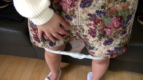 【下着買い取り現場動画】25歳超プリティー介護士さんのお湿り脱ぎたてパンティーゲット!!