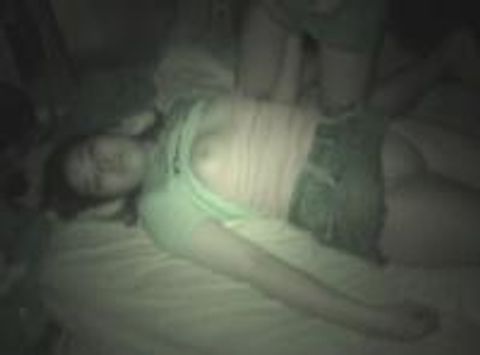 個人撮影　介抱するふりをして家に連れ込んだ女にチ○ポを挿入してやった…