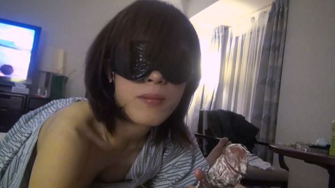 【個人撮影】仕事仲間に頼まれ、その奥様にフェラチオ奉仕してもらったら最高にエロかった！