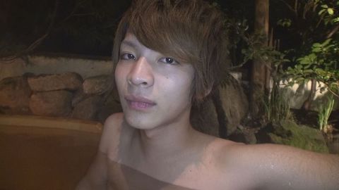 露天風呂でアナルSEX！隣の客に喘ぎ声聴こえまくり･･