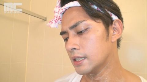 【ザーメン喰い 濃厚精*を喰らい尽くす変態ノンケ達】大人気のあの人*車夫がバスルームオナニーで登場！