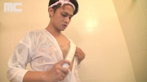 【ザーメン喰い 濃厚精*を喰らい尽くす変態ノンケ達】大人気のあの人*車夫がバスルームオナニーで登場！