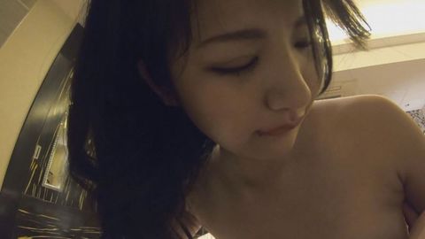 指コキで優しくこすってもらって