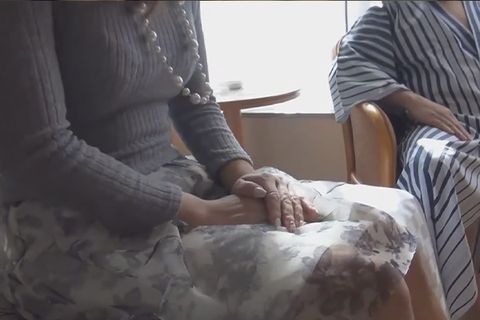 【人妻フェラ】人妻とお忍び不倫温泉旅行でしっぽり温泉につかる前に、他人棒をしっぽりしゃぶってもらいました。