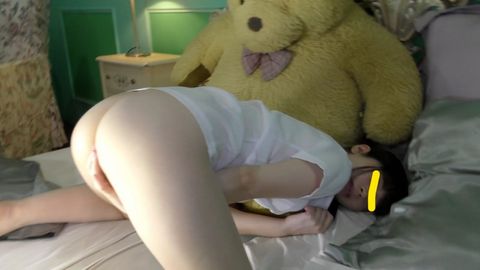 [地下撮影会マル秘映像シリーズ6-1]極秘地下イベント、お立ち台で***同士の乳繰り合い！